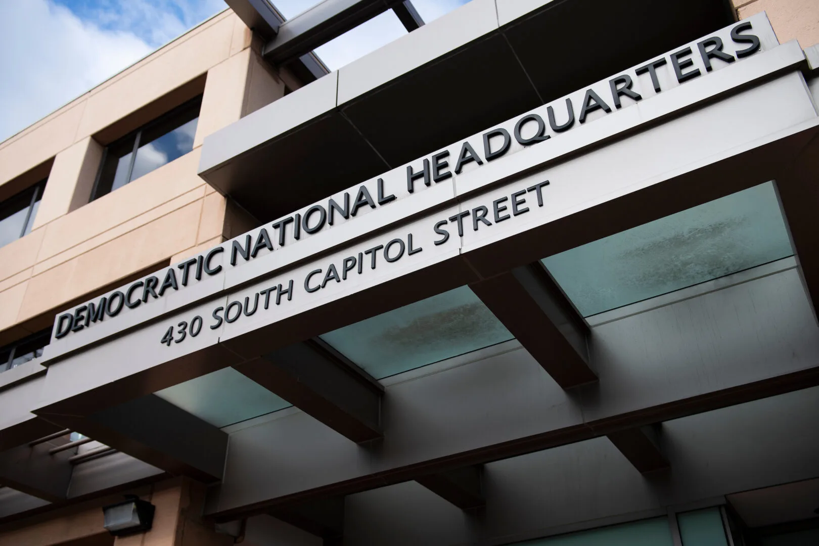 Capitol Police evacuate lawmakers after protesters block DNC headquarters – USREPORT