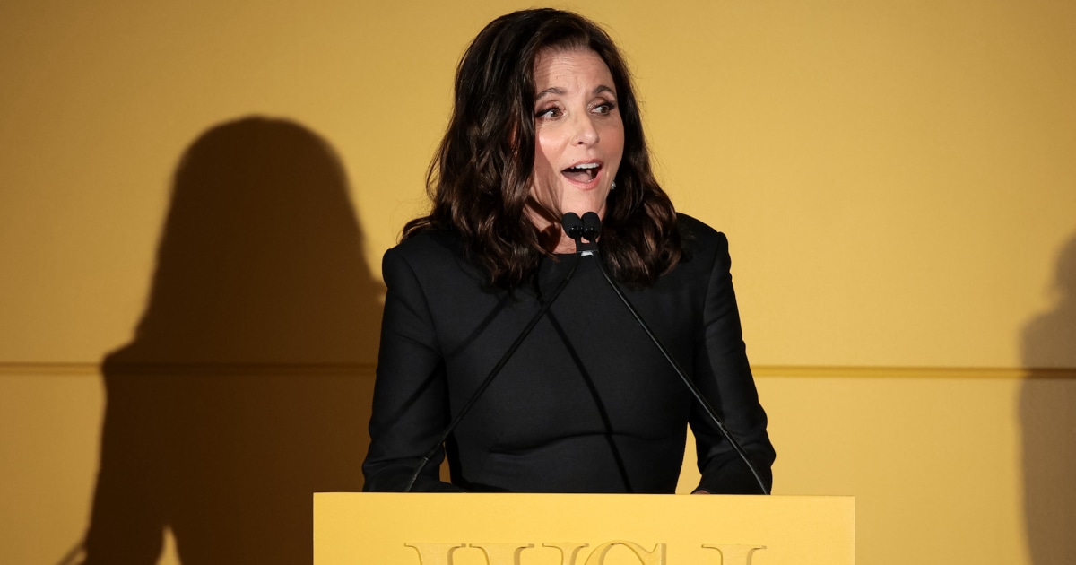 Julia Louis Dreyfus Used AI to Write an Acceptance Speech