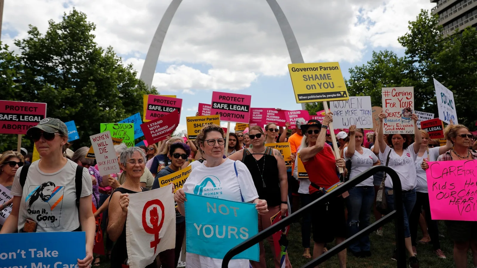 Missouri abortion-rights campaign backs proposal to enshrine access but allow late-term restrictions – usreport.online