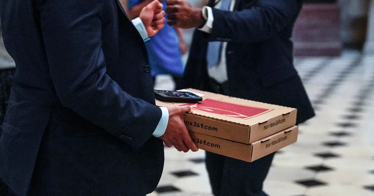 FDA says toxic chemicals in pizza boxes and popcorn bags no longer used in food packaging – usreport.online